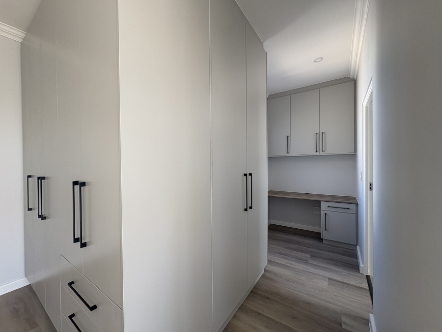 4 Bedroom Property for Sale in Sandown Western Cape